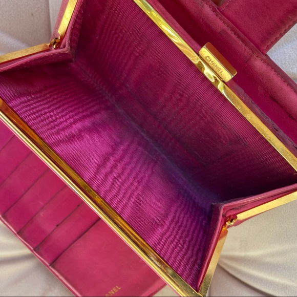 Chanel 1996-1997 CC Caviar Wallet on Chain in Pink w/Dust Bag - Picture 9 of 15